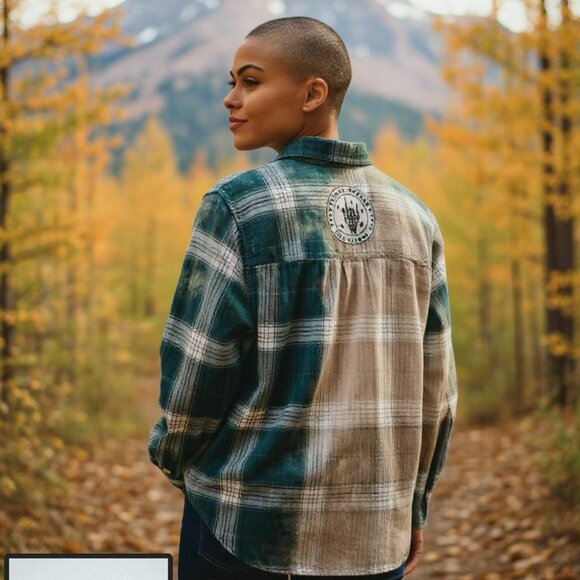 Womens Upcycled Distressed Flannel with "Rockin Xmas Tree" Embroidered Patch XL - Picture 3 of 9